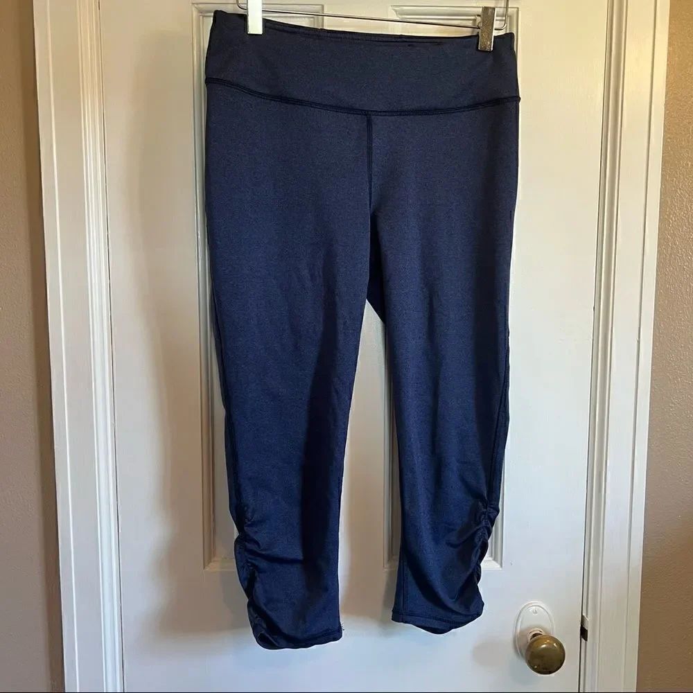 GAIAM Capri Navy leggings